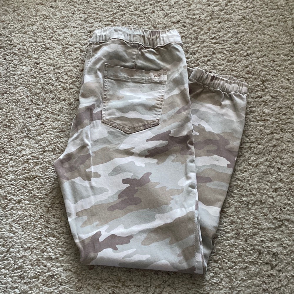 American Eagle camo joggers